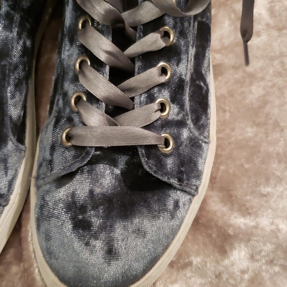 Sneakers - Picture 8 of 8